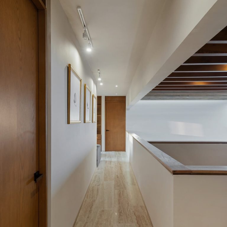 Casa Granito 53: Residencia contemporánea en Zibatá por Grupo Hersa