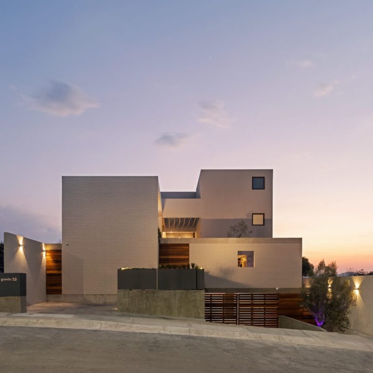 Casa Granito 53: Residencia contemporánea en Zibatá por Grupo Hersa