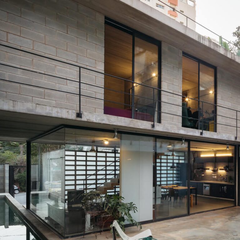 Casa Guaianaz por Terra e Tuma Arquitetos Associados