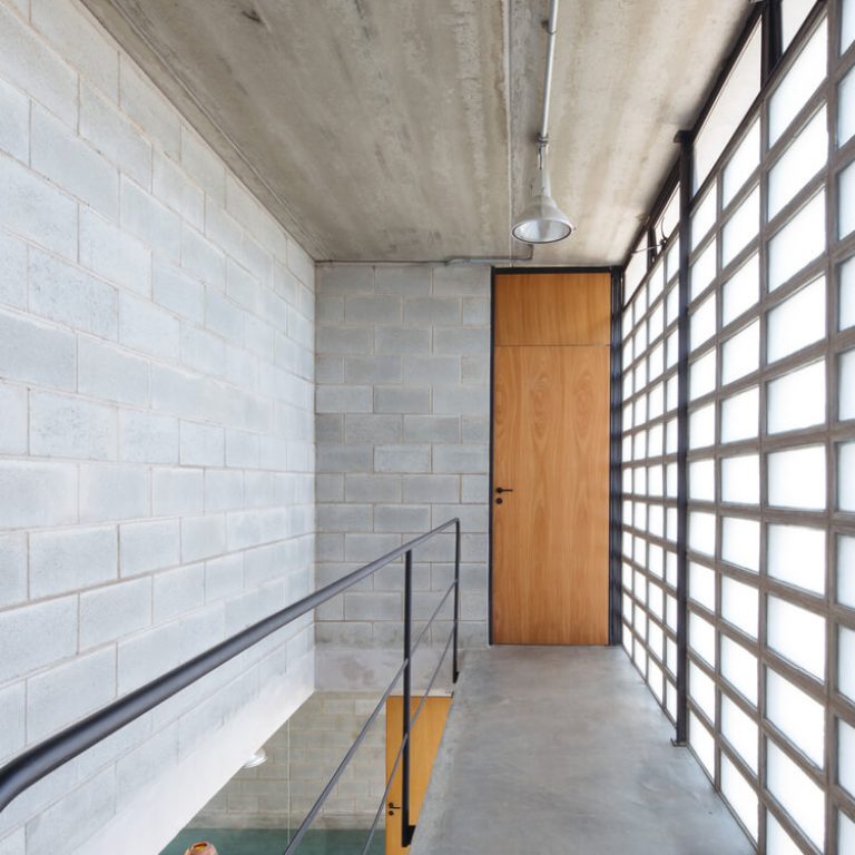 Casa Guaianaz por Terra e Tuma Arquitetos Associados