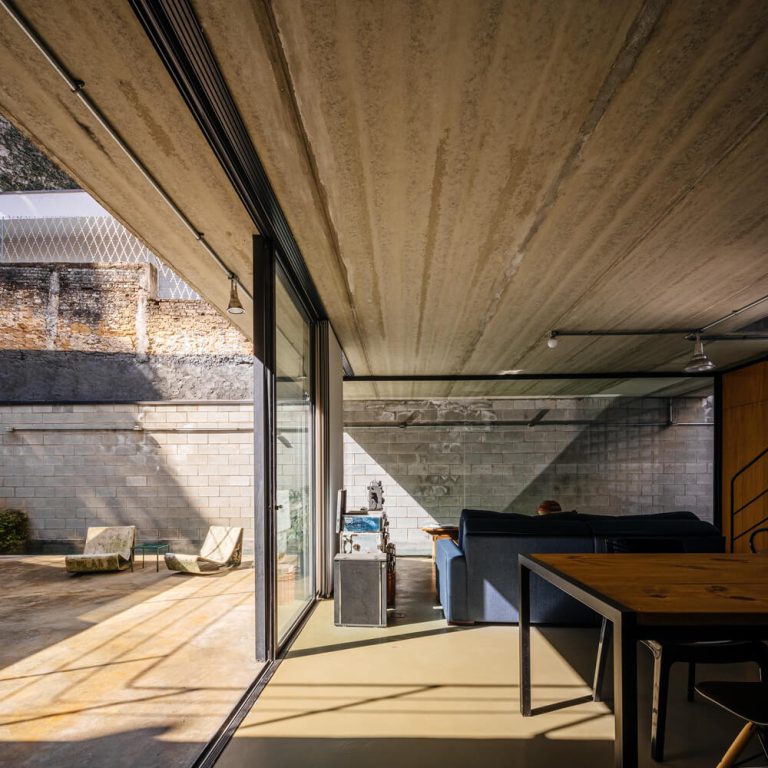 Casa Guaianaz por Terra e Tuma Arquitetos Associados