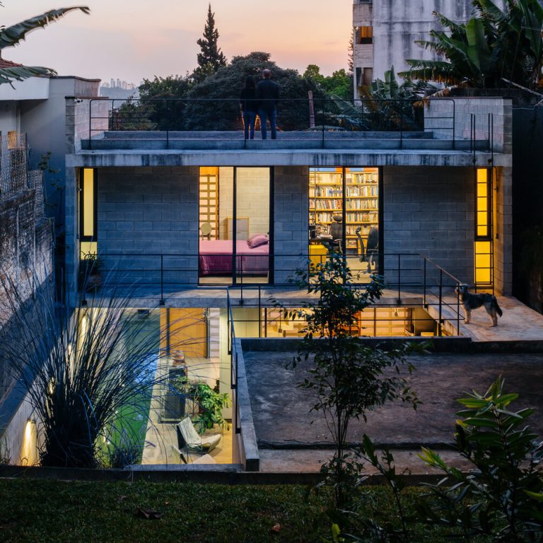Casa Guaianaz por Terra e Tuma Arquitetos Associados