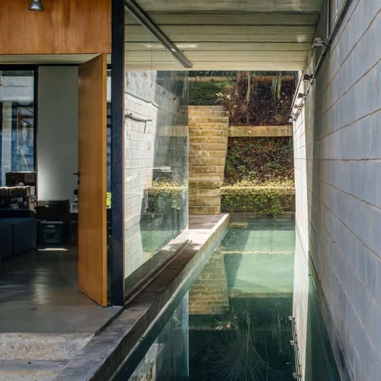 Casa Guaianaz por Terra e Tuma Arquitetos Associados