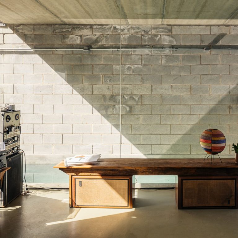 Casa Guaianaz por Terra e Tuma Arquitetos Associados