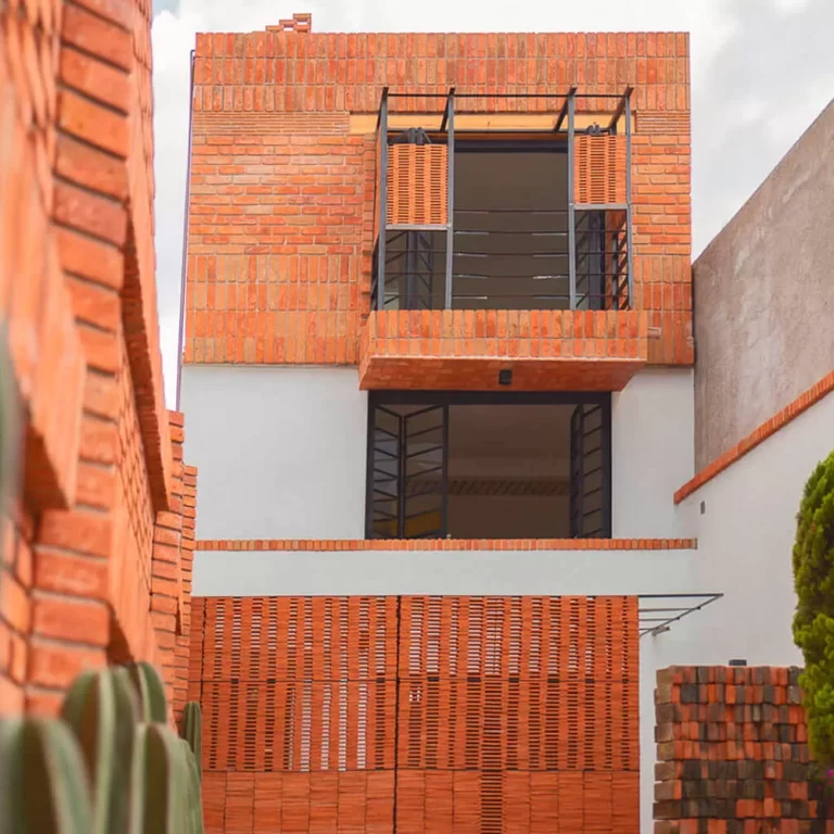 Casa HH en Estado de México: Arquitectura de Ladrillo y Diseño Contemporáneo | Dasein Koop