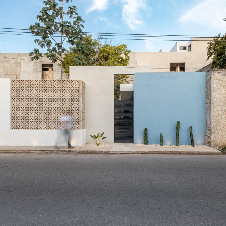 Casa Hogar Azul en Yucatán por V+A Arquitectura - Fotografía de Arquitectura - El Arqui MX