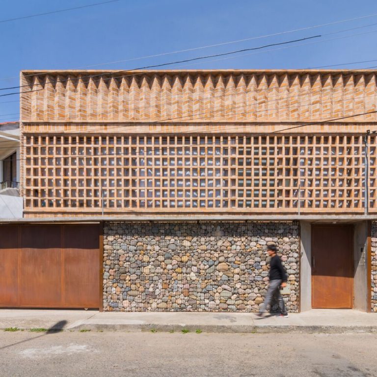 Casa Hortencia Mata en Ecuador por Temporal Arquitectura