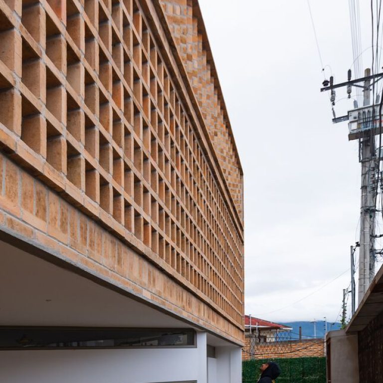 Casa Hortencia Mata en Ecuador por Temporal Arquitectura