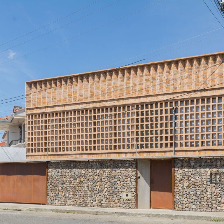 Casa Hortencia Mata en Ecuador por Temporal Arquitectura