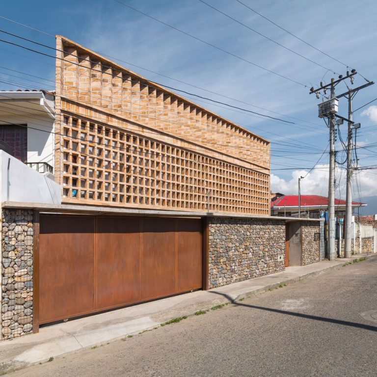 Casa Hortencia Mata en Ecuador por Temporal Arquitectura