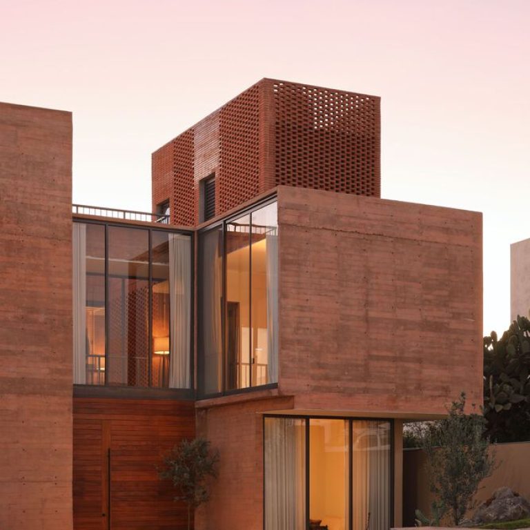 Casa Juriquilla: Arquitectura contemporánea y sostenibilidad por Estudio Mero