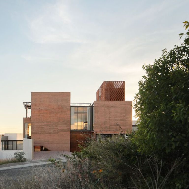 Casa Juriquilla: Arquitectura contemporánea y sostenibilidad por Estudio Mero