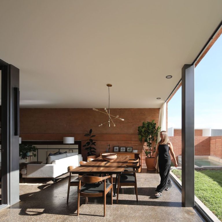 Casa Juriquilla: Arquitectura contemporánea y sostenibilidad por Estudio Mero