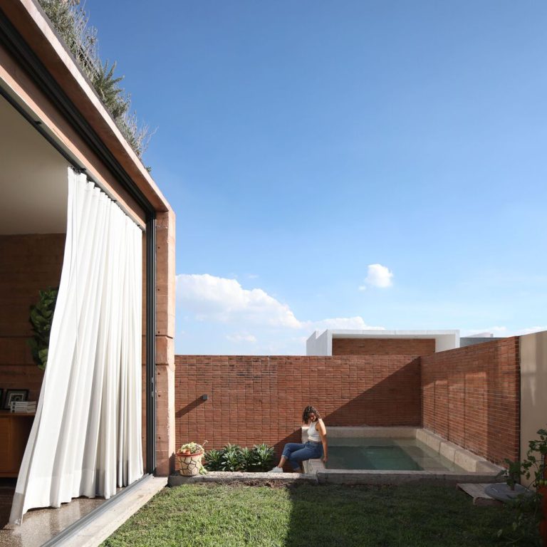 Casa Juriquilla: Arquitectura contemporánea y sostenibilidad por Estudio Mero