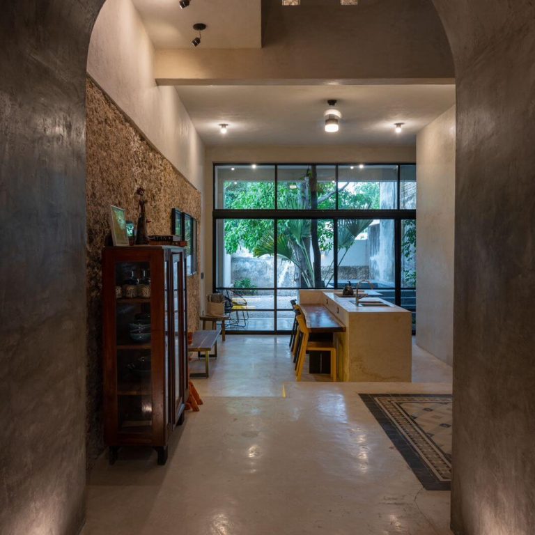 Casa La Negra en Mérida: Rehabilitación con Cemento Pigmentado | Quinto Distrito Arquitectura