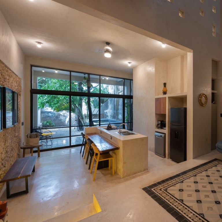 Casa La Negra en Mérida: Rehabilitación con Cemento Pigmentado | Quinto Distrito Arquitectura