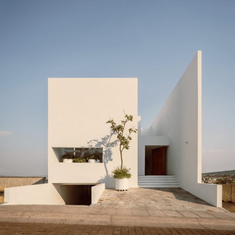 Casa La Piedad en Michoacán por COTAPAREDES Arquitectos