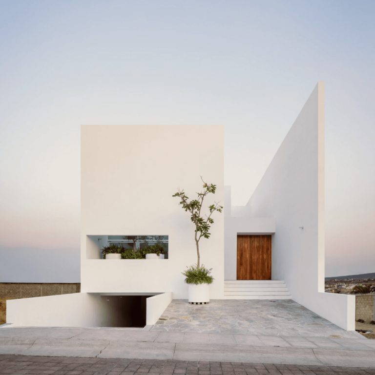 Casa La Piedad en Michoacán por COTAPAREDES Arquitectos