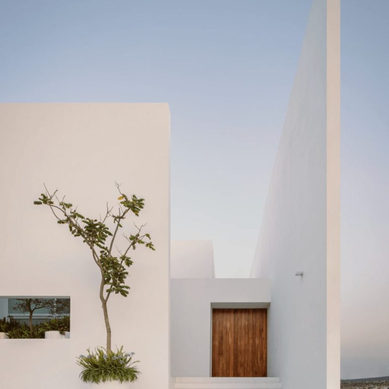 Casa La Piedad en Michoacán por COTAPAREDES Arquitectos