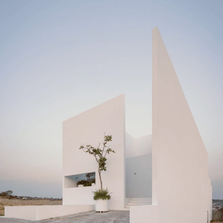 Casa La Piedad en Michoacán por COTAPAREDES Arquitectos