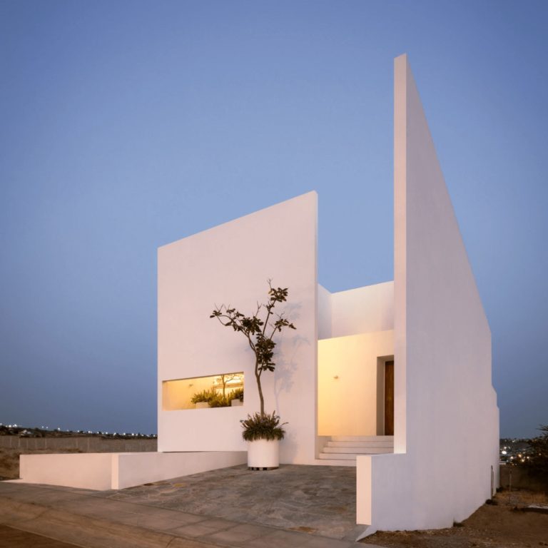 Casa La Piedad en Michoacán por COTAPAREDES Arquitectos