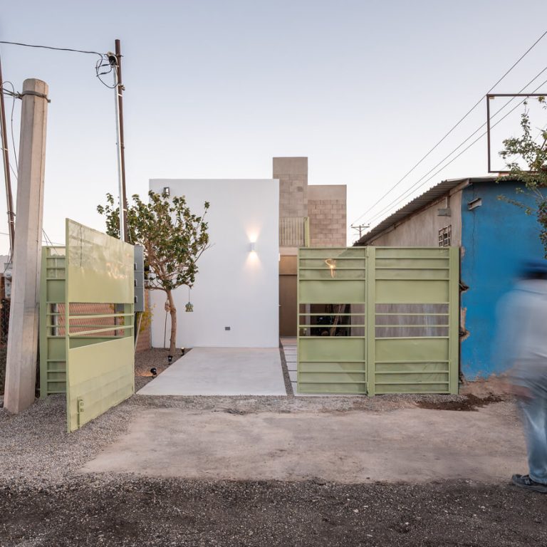 Casa Lauro en Baja California por ROOF Proyectos y Construcción