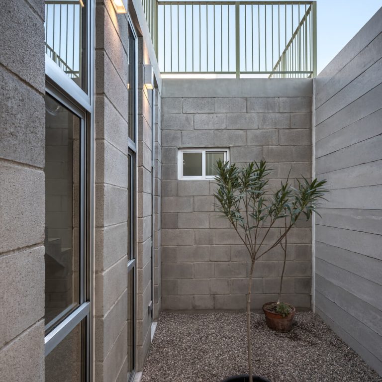 Casa Lauro en Baja California por ROOF Proyectos y Construcción