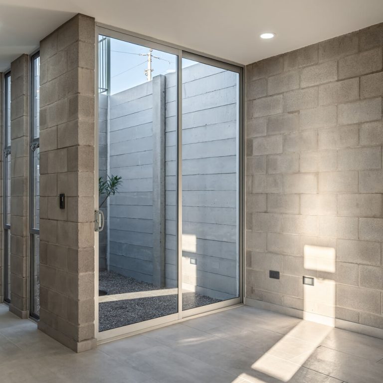 Casa Lauro en Baja California por ROOF Proyectos y Construcción