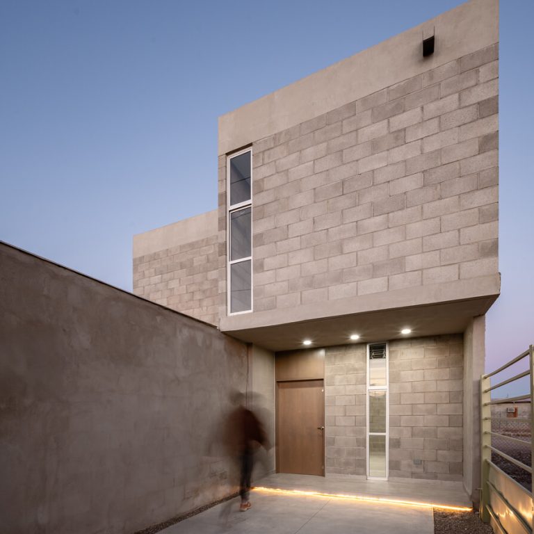 Casa Lauro en Baja California por ROOF Proyectos y Construcción