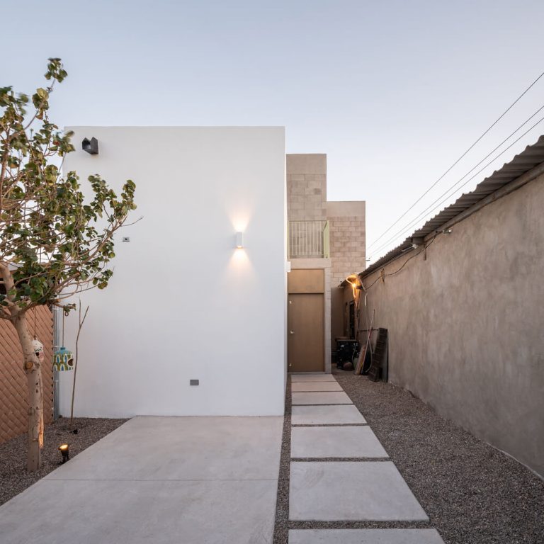 Casa Lauro en Baja California por ROOF Proyectos y Construcción