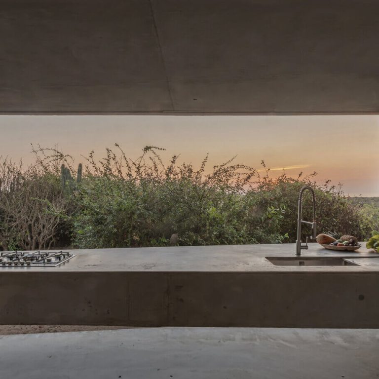 Casa Macahuite entre la vegetación de Puerto Escondido