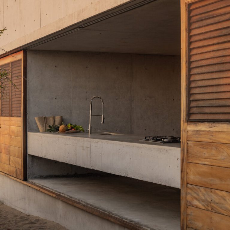 Fachada de concreto de Casa Macahuite en Oaxaca
