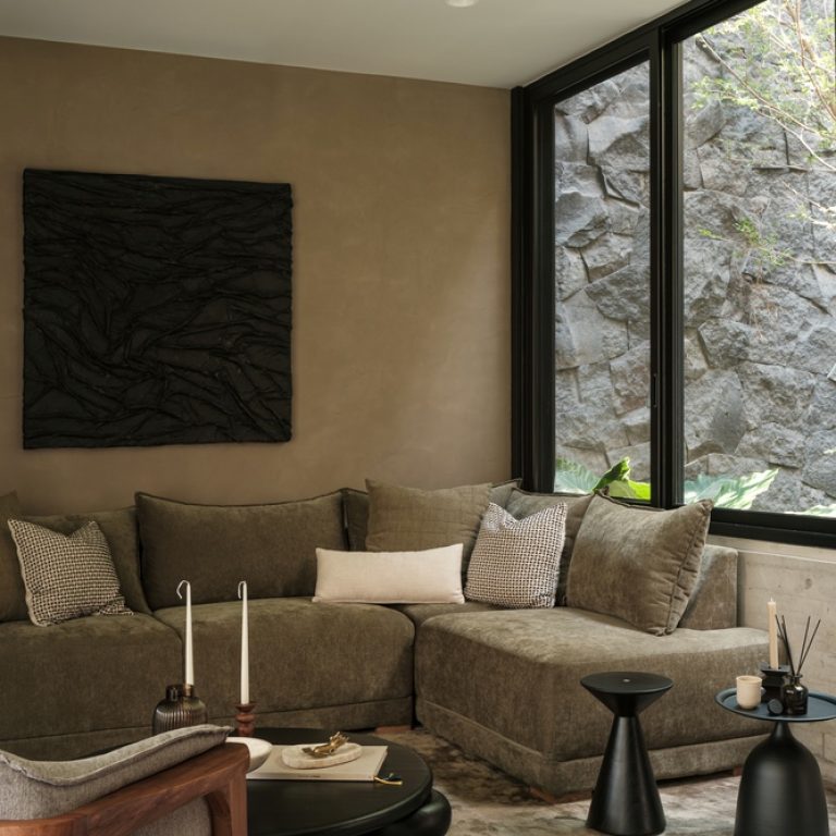 Casa Meyra: Una exploración de la contención en Colima por Di Frenna Arquitectos