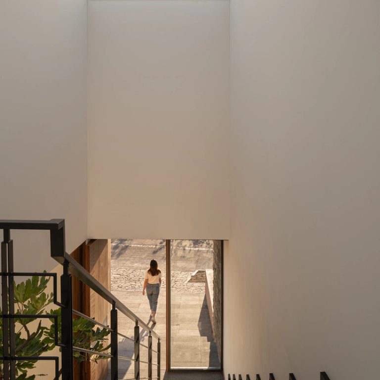 Casa Monolito en Michoacán por Infante Arquitectos - Fotografía de Arquitectura - El Arqui MX