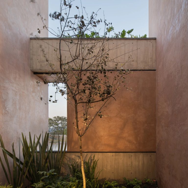 Casa Monolito en Michoacán por Infante Arquitectos - Fotografía de Arquitectura - El Arqui MX