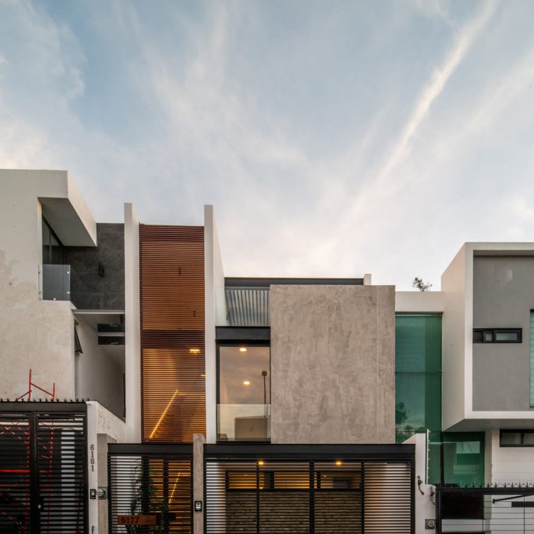Casa OM-6177 en Jalisco por BLENDING DOTS arquitectos: Una obra maestra