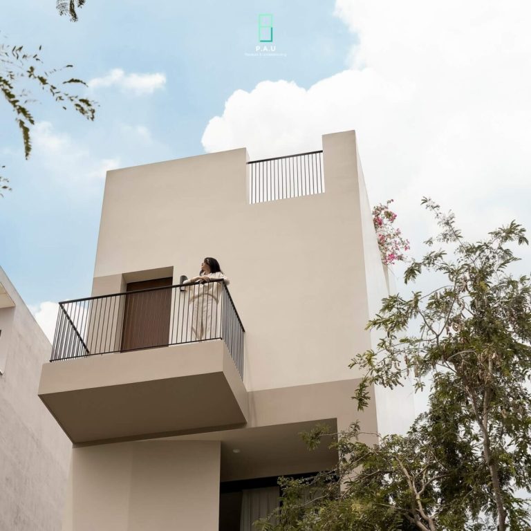 Casa Oasis: Vivienda Unifamiliar con Cocina Central y Techo Abovedado Curvo en Vietnam
