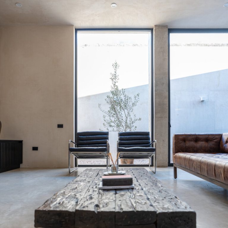 Casa Olivo: Vivienda Contemporánea de Concreto por trescuatro arquitectura
