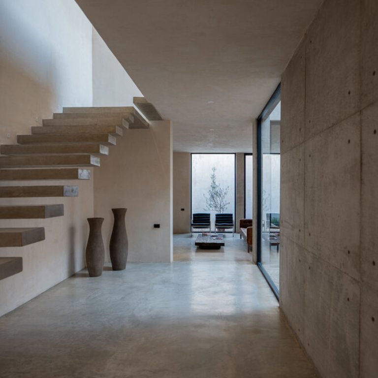Casa Olivo: Vivienda Contemporánea de Concreto por trescuatro arquitectura