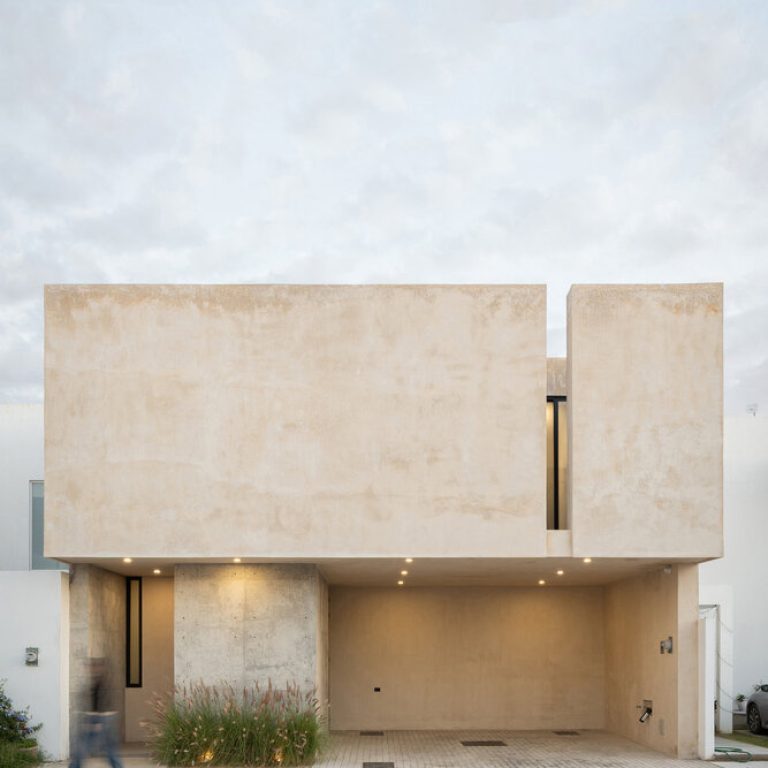 Casa Olivo: Vivienda Contemporánea de Concreto por trescuatro arquitectura