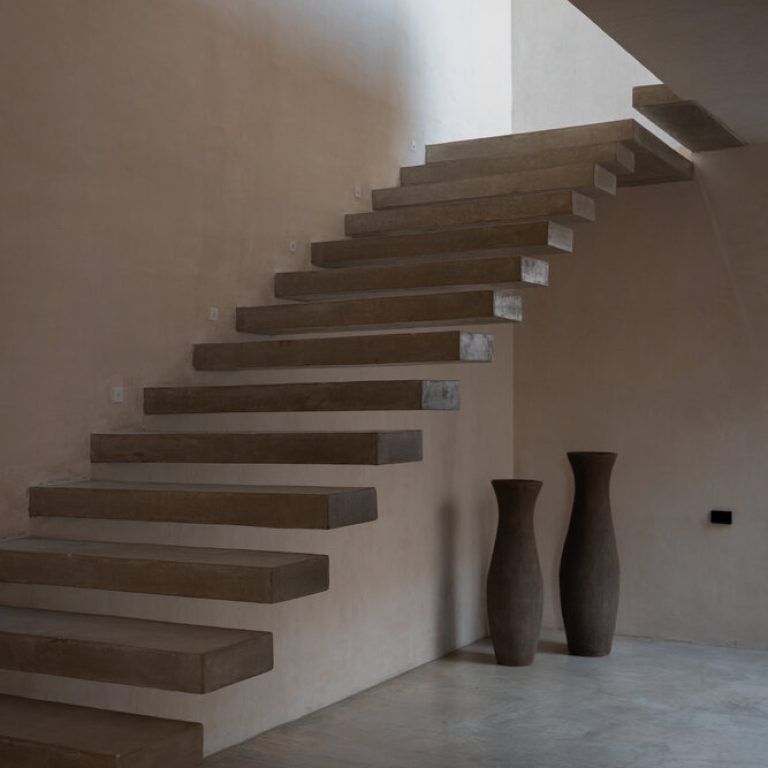 Casa Olivo: Vivienda Contemporánea de Concreto por trescuatro arquitectura