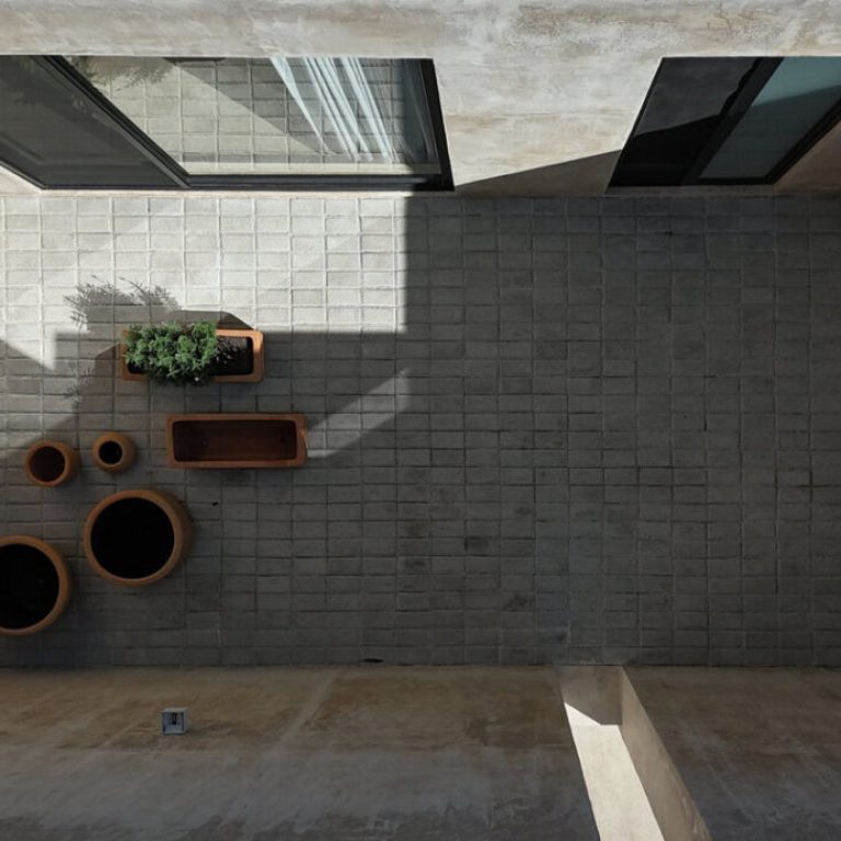 Casa Olivo: Vivienda Contemporánea de Concreto por trescuatro arquitectura