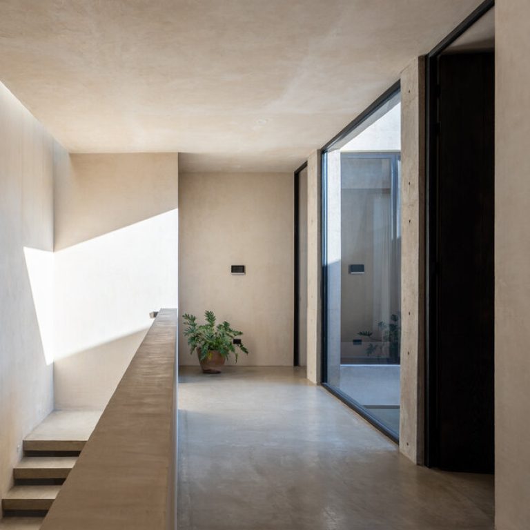 Casa Olivo: Vivienda Contemporánea de Concreto por trescuatro arquitectura
