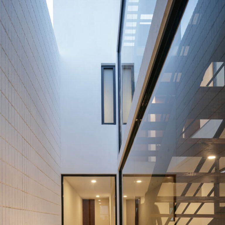 Casa Once por Espacio 18 Arquitectura & Plus Cueto Arquitectura