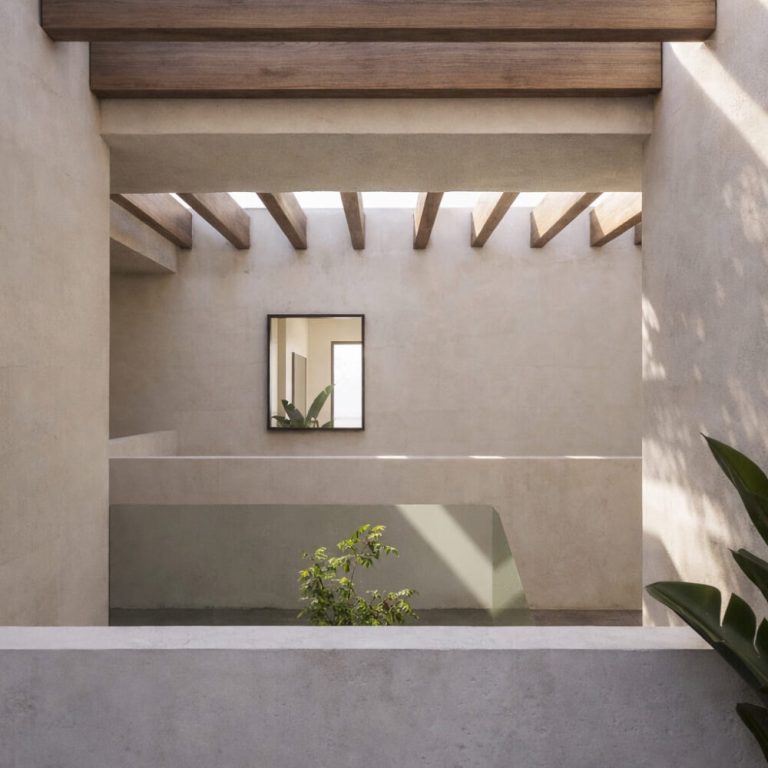 Casa PA en Chilpancingo: Arquitectura de Intimidad y Doble Altura | 747STUDIO
