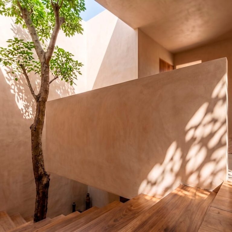 Casa Patio: Arquitectura Contemporánea y Tradición en Valladolid