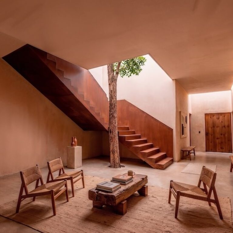 Casa Patio: Arquitectura Contemporánea y Tradición en Valladolid