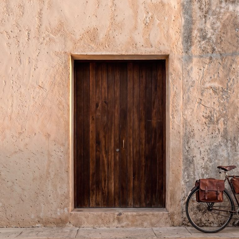 Casa Patio: Arquitectura Contemporánea y Tradición en Valladolid