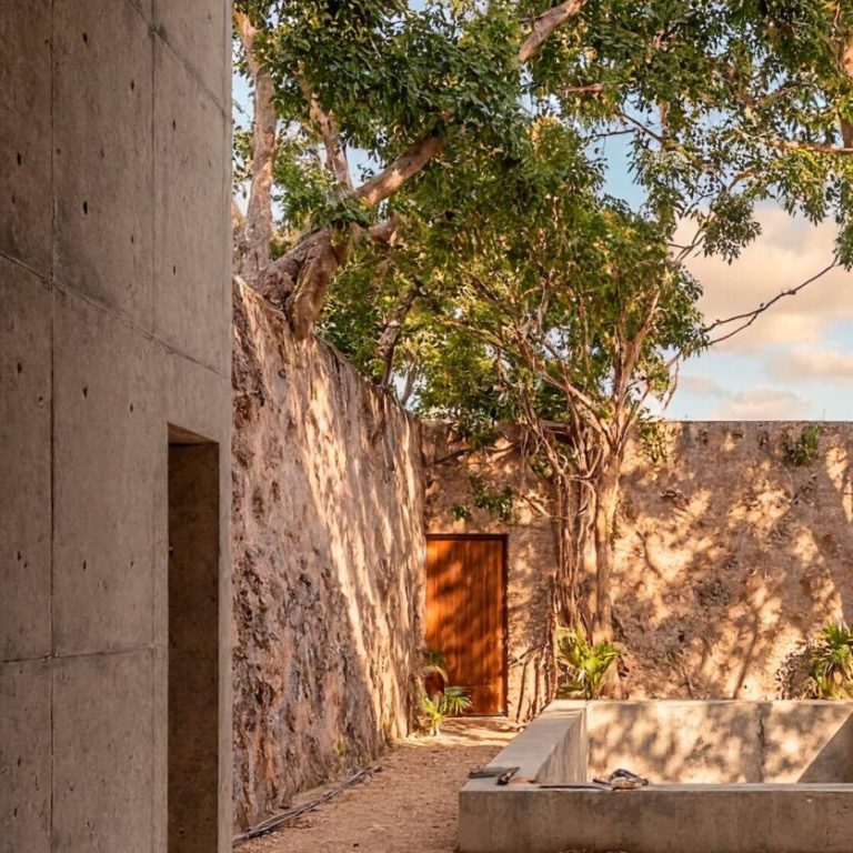 Casa Patio: Arquitectura Contemporánea y Tradición en Valladolid
