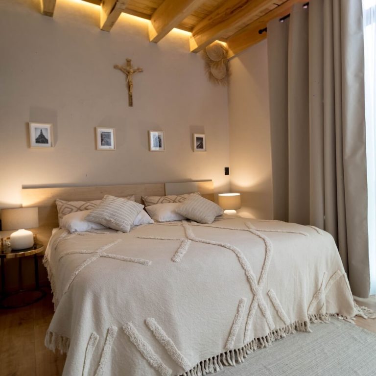 Casa Pedregal 15: Un refugio de luz y diseño en Jesús María, Jalisco